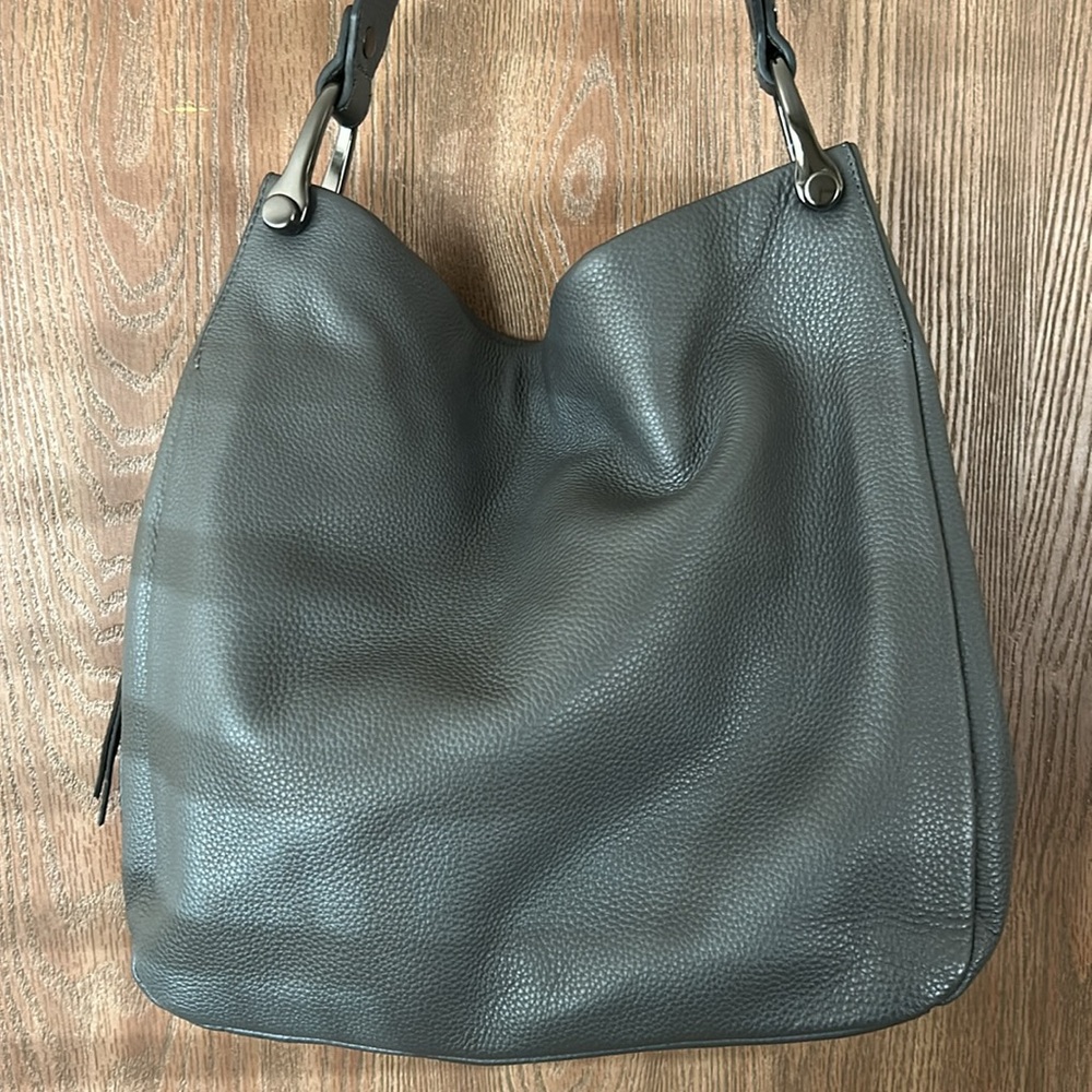Vince Camuto Gorgeous Grey Pebbled Leather Hobo Bag—Like Brand New—14x13x5 - Picture 4 of 8